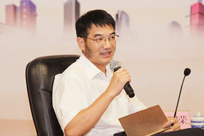 中國建筑總公司項目管理部副總經理馬國榮做分析點評