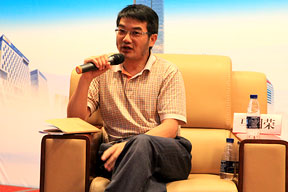 中建總公司項(xiàng)目管理部副總經(jīng)理馬國(guó)榮與參會(huì)代表互動(dòng)交流