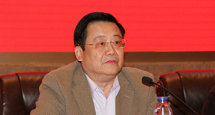 中施企協(xié)信息化專家委員會(huì)主任委員黃如福宣讀《關(guān)于發(fā)布