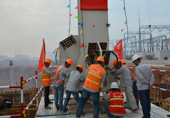 中國能建安徽電建一公司承建兩臺百萬機組鍋爐鋼架同日吊裝