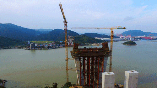 中交第一公路工程局國內跨徑最大“塔梁墩固結”體系斜拉橋長門特大橋南塔“塔梁墩固結段”順利澆筑完成