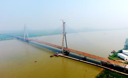 中交二航局第五工程分公司長江上最寬大橋—武漢沌口長江公路大橋勝利合龍