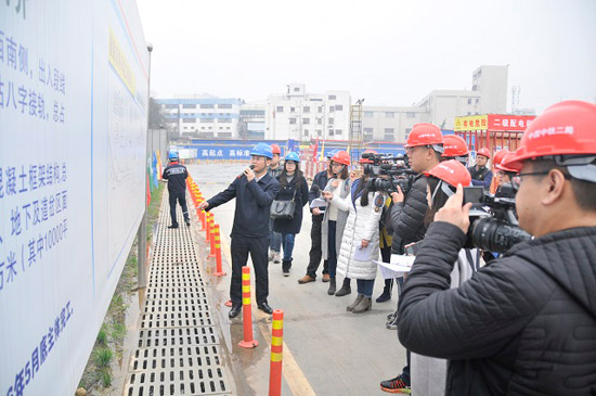 新聞媒體組團采訪報道成都地鐵7號線崔家店停車場
