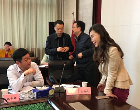 代表們就各自感興趣的問(wèn)題自行分組討論與交流