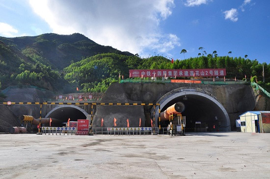 中國鐵建潮惠高速貫通第一條長大隧道