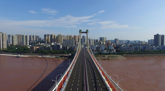 中國鐵建中鐵建大橋設計研究院設計的首座公路長江大橋建成通車