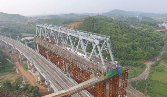 國內最長跨度鋼混組合桁架梁順利完成澆筑