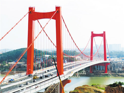 南寧吳圩機場第二高速公路和良慶大橋建成通車