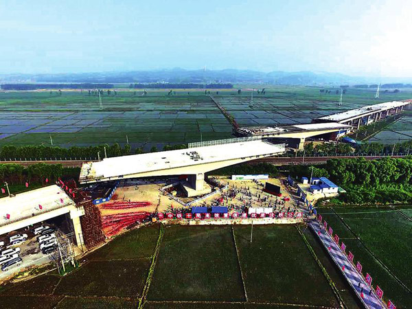 中鐵十局承建沈鐵高速公路鐵嶺平頂堡大橋轉(zhuǎn)體施工順利完成