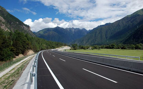 林拉公路一隅