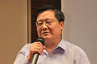 中國建筑科學(xué)研究院研究員黃如福主持分論壇